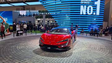 Produk Mobil Listrik di GIIAS Menarik Perhatian Pengunjung