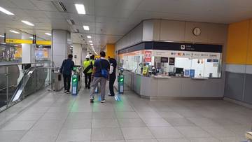 TransJakarta dan MRT Bergeliat, Aktivitas Warga Mulai Normal