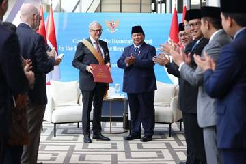 Presiden Prabowo Beri Tanda Kehormatan untuk Bill Gates