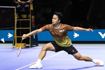 Momen Axelsen Tumbangkan Ginting di BDMNTN-XL
