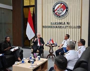 AS Hibahkan Peralatan Teknologi Informasi ke Bakamla RI 