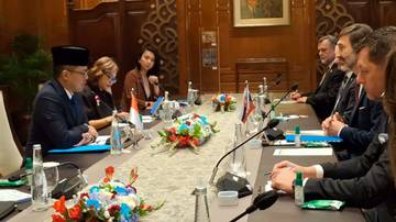 Pertemuan Bilateral Menlu RI-Slowakia di Jakarta