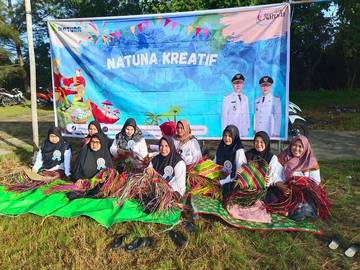 Lomba Anyaman Pandan di Serasan Natuna