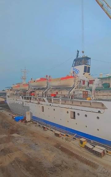 KM. Bukit Raya Masih Proses Docking