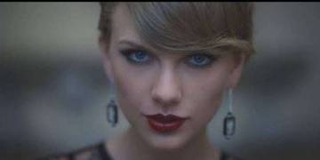 Flashback Ikonik Taylor Swift Lewat “Blank Space”
