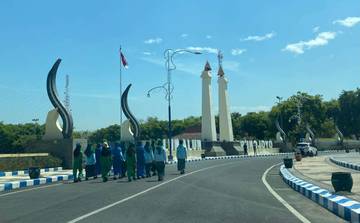 Siswa Sampang Rutin Latihan Gerak Jalan