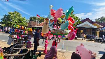 Kemeriahan Pawai HUT RI, Membawa Berkah bagi Pedagang