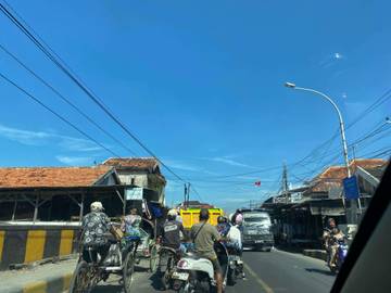Kemacetan Lalin Akibat Pasar Tumpah Sampang