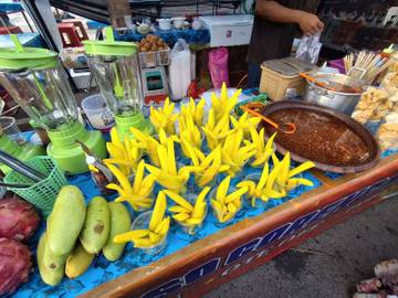 Gugah Rasa Penasaran Warga, Kuliner Rujak Mangga Mekar