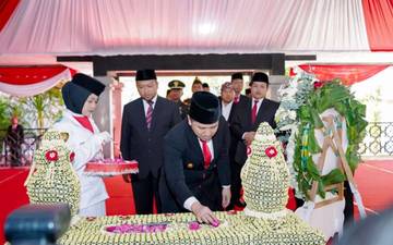 Wagub Jatim Ziarah di Makam Moh. Noer