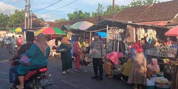Pamtur Pagi Polres Sampang di Pasar Polowijo