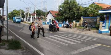 Polsek Banyuates Ajak Masyarakat Tertib Lalu Lintas