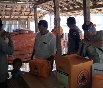 BPBD Sampang Salurkan Bantuan Logistik