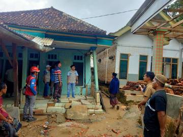 PLN Salurkan Bantuan Logistik untuk Korban Longsor Pamekasan