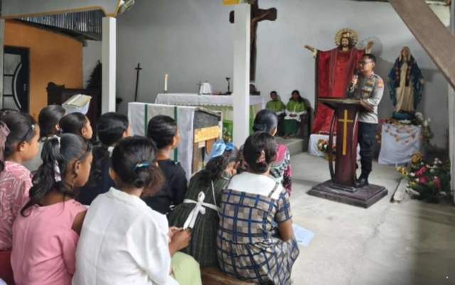   Kapolsek Wertamrian Ajak Umat Katolik Jaga Kamtibmas