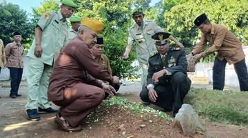Ziarah ke Pusara Pahlawan pada HUT ke 79 RI, 
