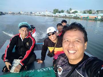 Kontingen Porwanas RRI Semarang Menikmati Pagi di Sungai Apung Banjarmasin