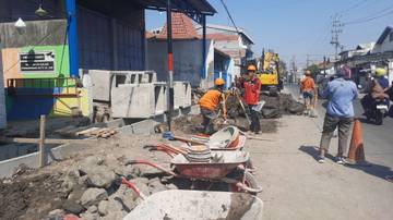 Target Proses Pengerjaan Peningkatan Jalan dan Saluran Medoho 