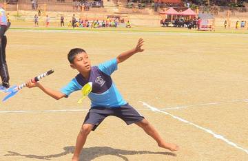 Momen Pelajar Ikuti Lomba Lempar Roket