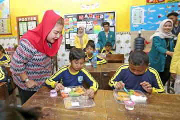 Simulasi Makan Siang Gratis di 24 Sekolah