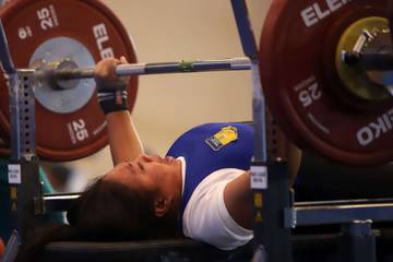 Pertandingan Angkat Berat Kelas Up To 61 Kg di Peparnas XVII 
