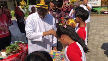 Mensos RI Bagikan Bantuan Sosial di Kabupaten Semarang