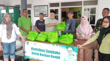 Korban Banjir Senang Menerima Bantuan Legislator Eva Monalisa