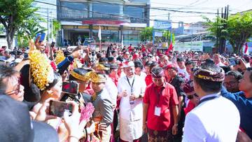 Parade Budaya Iringi Pendaftaran Sutjidra-Supriatna