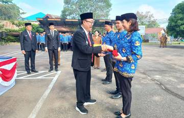 Sekda Sintang Serahkan SK PPPK