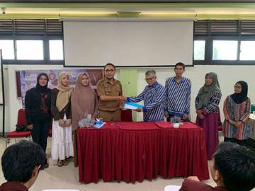 Mahasiswa STIKARA Sintang Berikan Layanan Kesehatan 