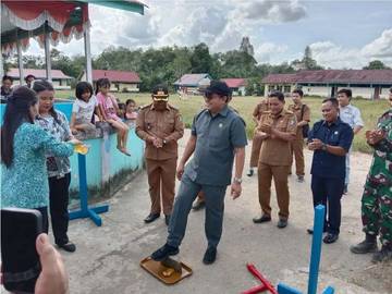Wakil DPRD Sintang Hadiri Musrenbang Desa Teluk Kelansam