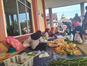 Antusias Warga Kunjungi Pasar Tani di Teras Indoor Sintang