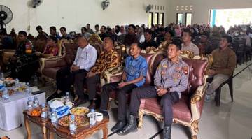 Pukul Gong, Wabup Sintang Buka Rapat KPKS