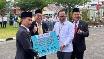 Bank KalBar Sintang Salurkan CSR Mobil Pelayanan Pajak