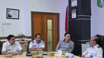Sekda Sintang Pimpin Revisi Perda Pajak dan Retribusi