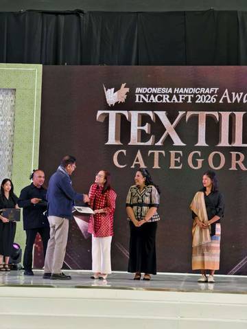 Tenun Sidan Juara di INACRAFT 2026
