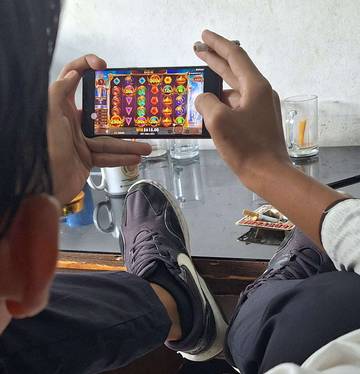 Bertaruh Nasib Berharap Untung, Ancam Generasi Emas 2045