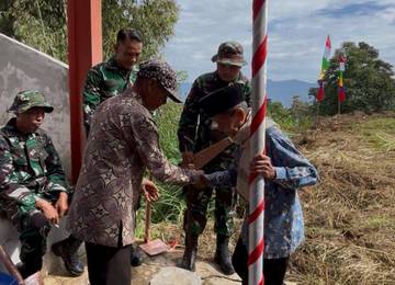 Satgas TMMD Jalin Kedekatan Lewat Komsos Bersama Warga