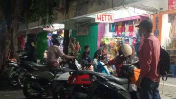 Berburu Keperluan Lebaran di Pasar Pucang Surabaya