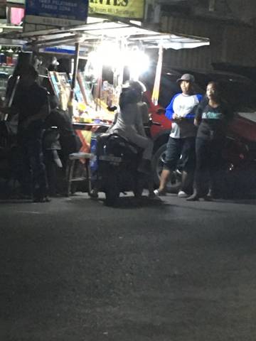 Penjual Kembang Api Masih Eksis