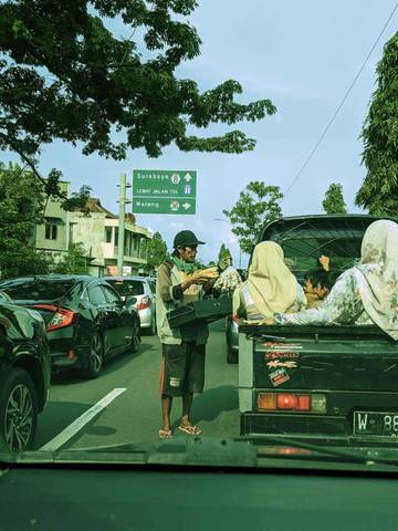 Berjuang di Jalanan Saat Lebaran