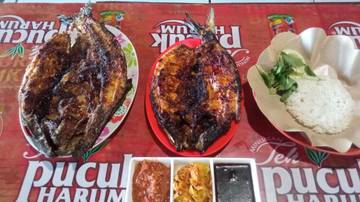 Asyiknya Menikmati Makan Ikan di Kalanganyar Sidoarjo