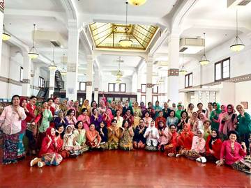 KCBI Surabaya Kartini Kekinian Berkain dan Bermain