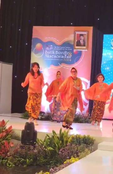 Lenggang Anggun dan Mempesona KCBI Surabaya 