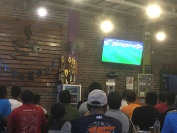 Nobar Seru Timnas Indonesia di Raya Kopi