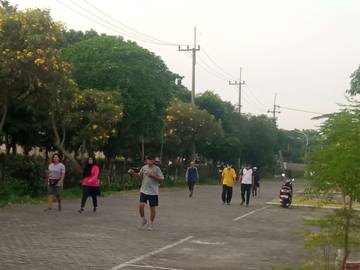 Yuk Olahraga di Lapangan YKP Surabaya