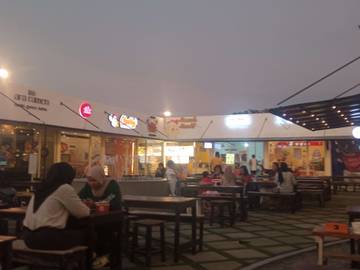Nongkrong di Gion Market Merr Surabaya