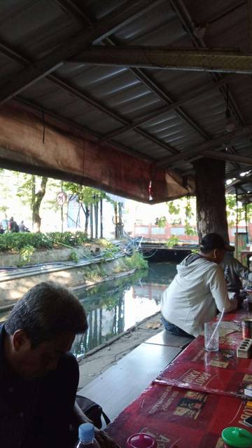 Uniknya Warkop Border River