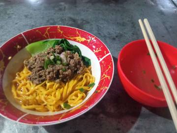 Kelezatan Mie Sapi Fengkolan