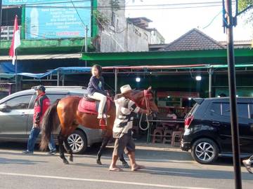 Wisata Asyik Berkuda di Tretes
